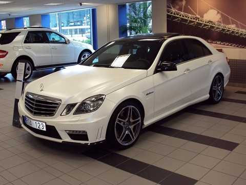 Năm 2013, Pavel Durov thậm chí còn gặp rắc rối hơn nữa khi một vụ tai nạn chết người xảy ra và nhân chứng cho rằng chính anh là người cầm lái chiếc Mercedes gây tai nạn. Tuy nhiên, Pavel Durov phủ nhận và cho rằng mình thậm chí còn không thể lái xe