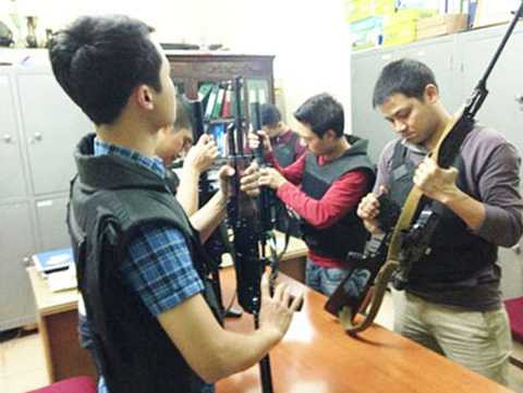 Chấn động, Đặc phái viên, Chính phủ, truy bắt, ông trùm, Năm Cam