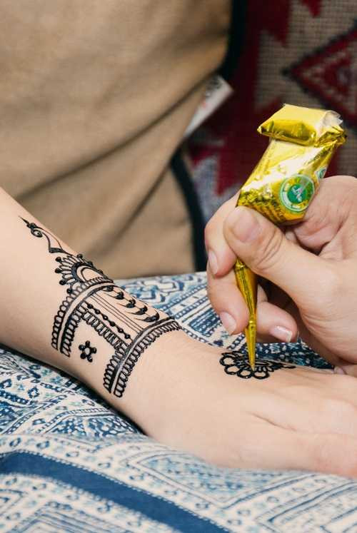 Jennifer Phạm gây tò mò với những hình vẽ 