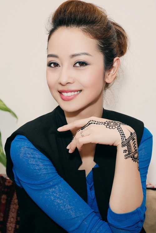 Jennifer Phạm gây tò mò với những hình vẽ 