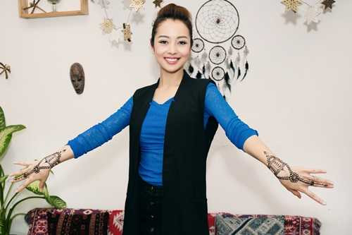 Jennifer Phạm gây tò mò với những hình vẽ 