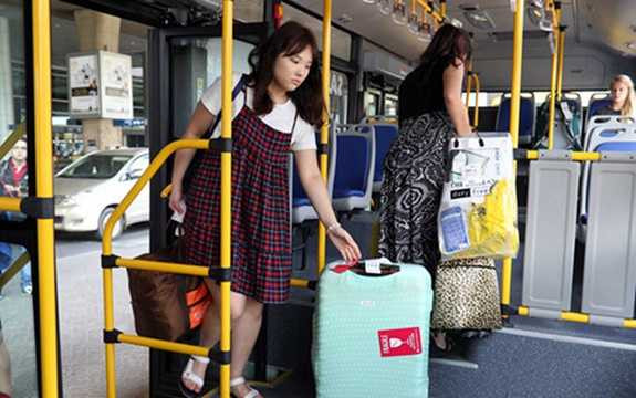 Theo công ty SATSCO thì công tác bán vé, thực hiện lộ trình, dừng đỗ đón trả khách cũng như thời gian di chuyển sẽ được đảm bảo hạn chế việc trễ giờ của hành khách sử dụng phương tiện (Ảnh: Thanh Niên) Theo công ty SATSCO thì công tác bán vé, thực hiện lộ trình, dừng đỗ đón trả khách cũng như thời gian di chuyển sẽ được đảm bảo hạn chế việc trễ giờ của hành khách sử dụng phương tiện (Ảnh: Thanh Niên)