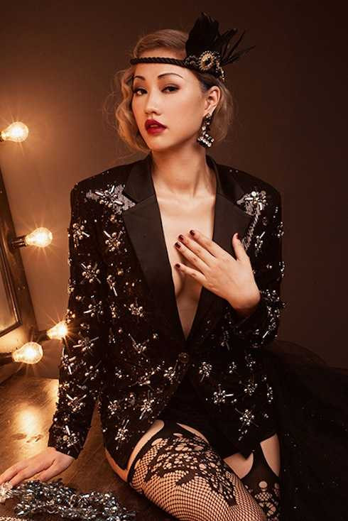 Song song với việc luyện tập và đặt quyết tâm cao ở đêm cuối The Remix mùa 2, Maya táo bạo thả rông khoe vòng một căng trán sexy trong bộ hình mới đầy nóng bỏng, quyến rũ.