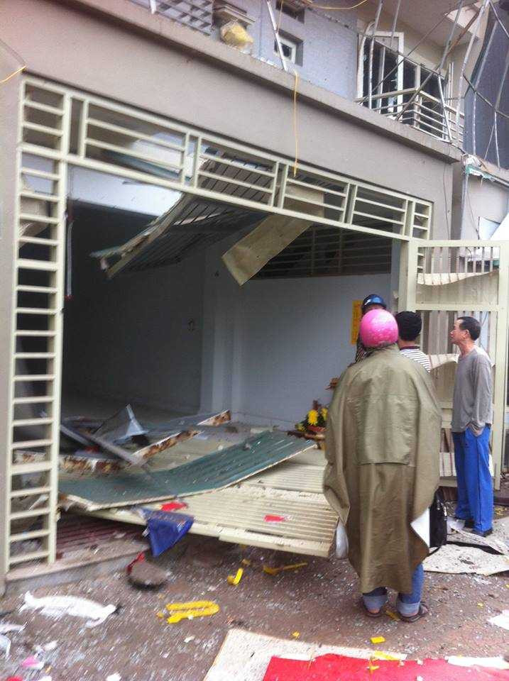 Nhà bị sập sau vụ nổ - Ảnh: Minh Quyết