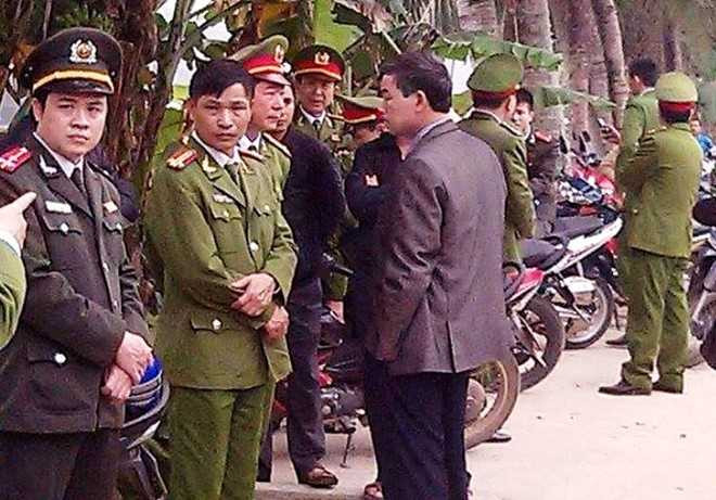 Lực lượng Công an huyện Thọ Xuân và Công an tỉnh Thanh Hóa khám nghiệm hiện trường vụ án. Ảnh: N.D