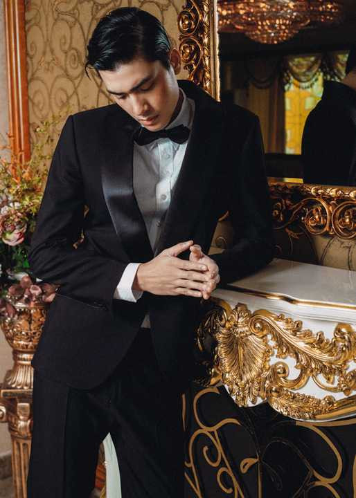 Cùng là những bộ suit, nhưng khi kết hợp với áo trong và phụ kiện chúng lại mang nhiều phong cách khác nhau