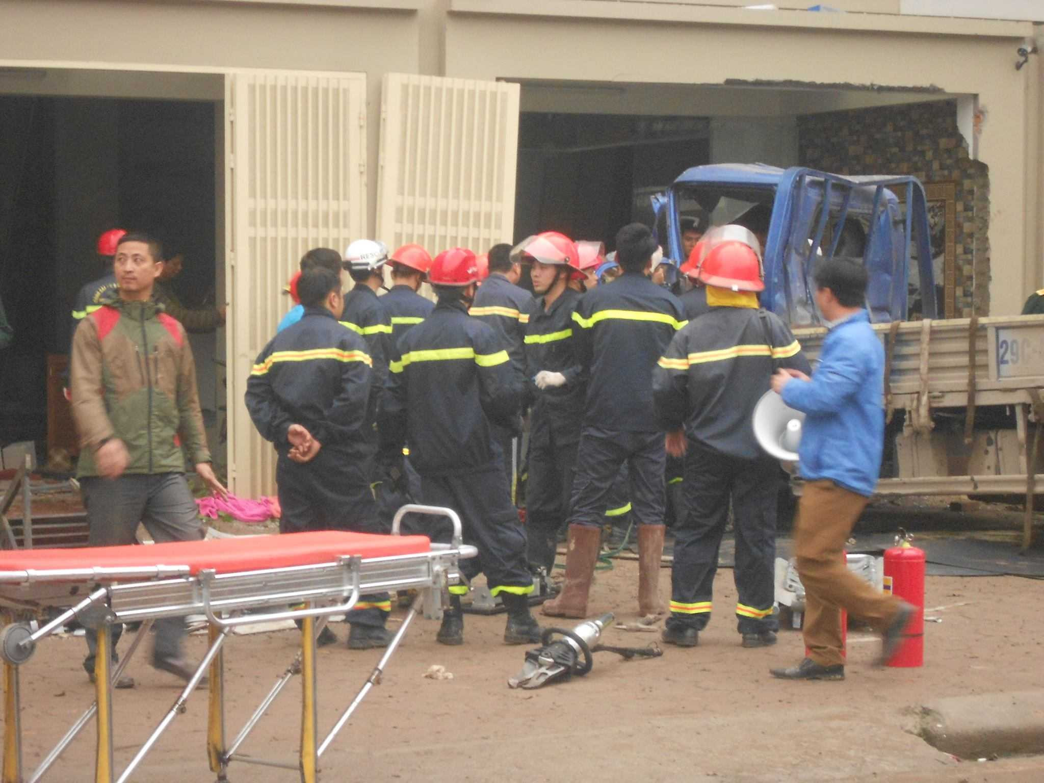 Công tác cứu hộ diễn ra khẩn trương