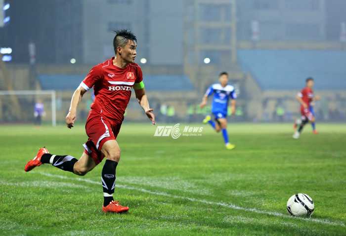 Công Vinh khoe tóc mới