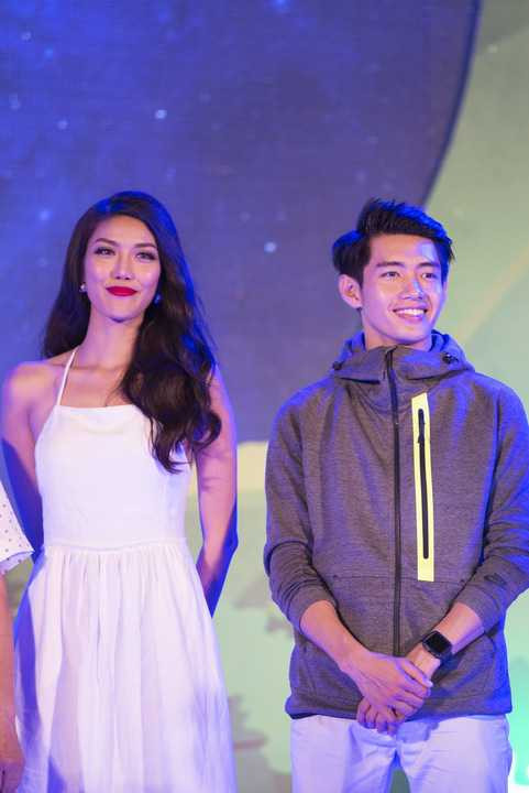 Bên cạnh sự kiện ý nghĩa vào tối 19/3, Quang Đăng cũng đồng hành cùng nhiều hoạt động khác như dọn rác, thả cá trên kênh Nhiêu Lộc Thị Nghè hay lắp đặt 200 thùng rác tại các trục đường chính của thành phố... 