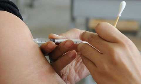 Vaccine được bảo quản và vận chuyển không đúng cách có thể gây ra những tác dụng phụ không mong muốn thậm chí khiến bệnh nhân tử vong. Ảnh minh họa: AFP Vaccine được bảo quản và vận chuyển không đúng cách có thể gây ra những tác dụng phụ không mong muốn thậm chí khiến bệnh nhân tử vong. Ảnh minh họa: AFP