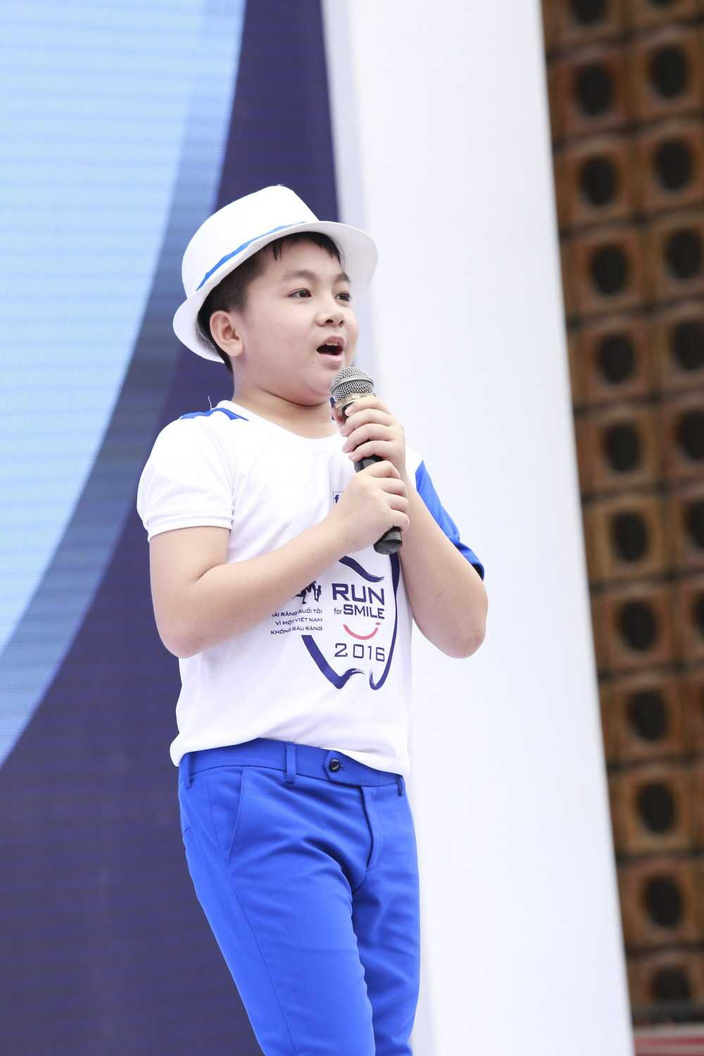 Con trai nuôi của danh hài Hoài Linh cũng được tạo điều kiện để phát triển năng khiếu nghệ thuật.