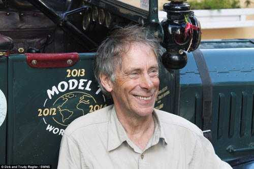 Kiến trúc sư nghỉ hưu Dirk Regter đã mua chiếc Ford Model T vào năm 1997 và sử dụng nó để đi vòng quanh thế giới. Kiến trúc sư nghỉ hưu Dirk Regter đã mua chiếc Ford Model T vào năm 1997 và sử dụng nó để đi vòng quanh thế giới.