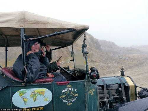 Năm 2012, họ di chuyển qua châu Phi với quãng đường hơn 24.000 km trong thời gian 6 tháng. Năm 2012, họ di chuyển qua châu Phi với quãng đường hơn 24.000 km trong thời gian 6 tháng.