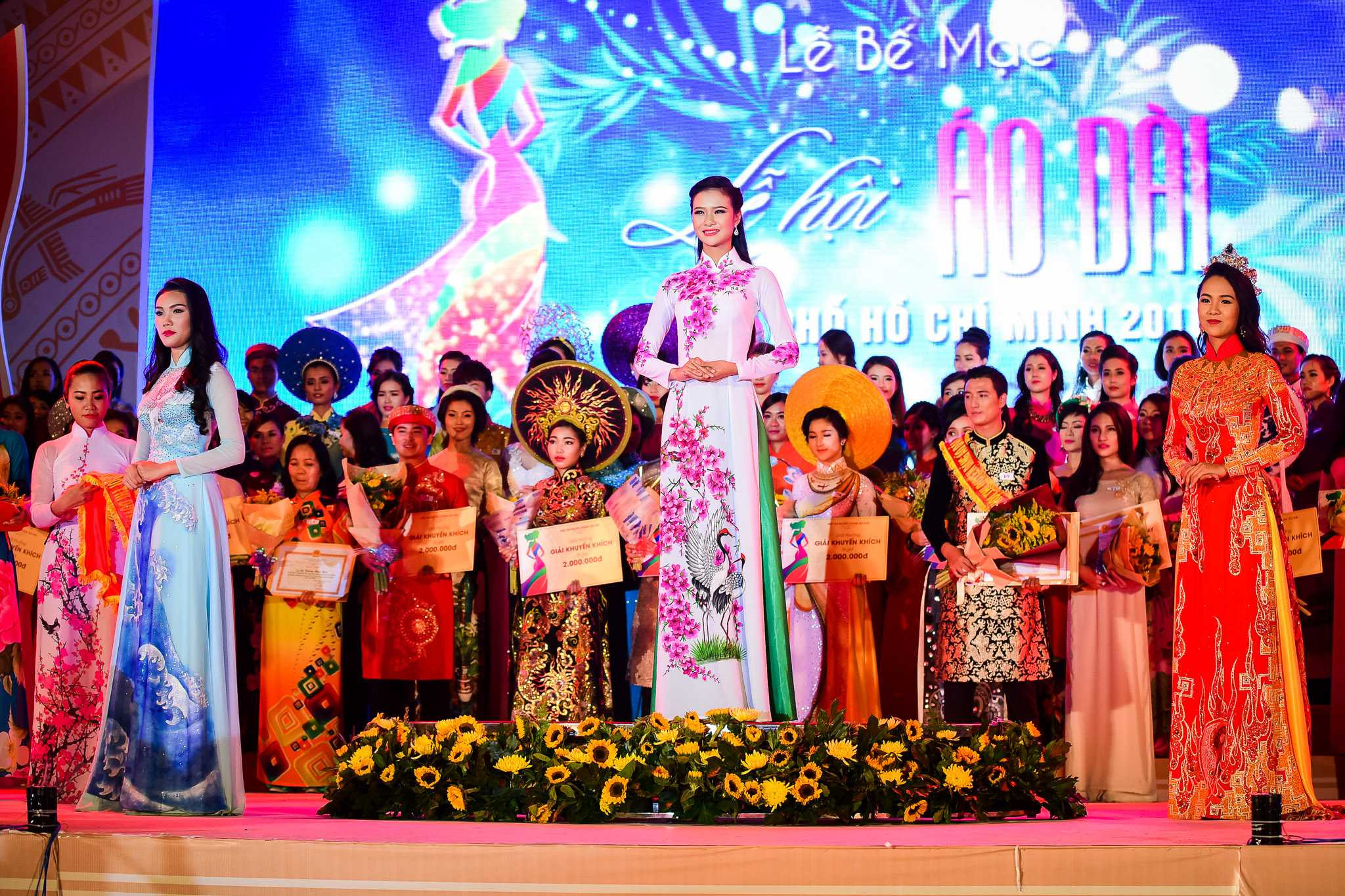 Trần Thị Thuỷ, sinh năm 1994 đến từ Hội Liên hiệp Thanh Niên Quận 10 đã đoạt quán quân Duyên dáng áo dài mùa 3