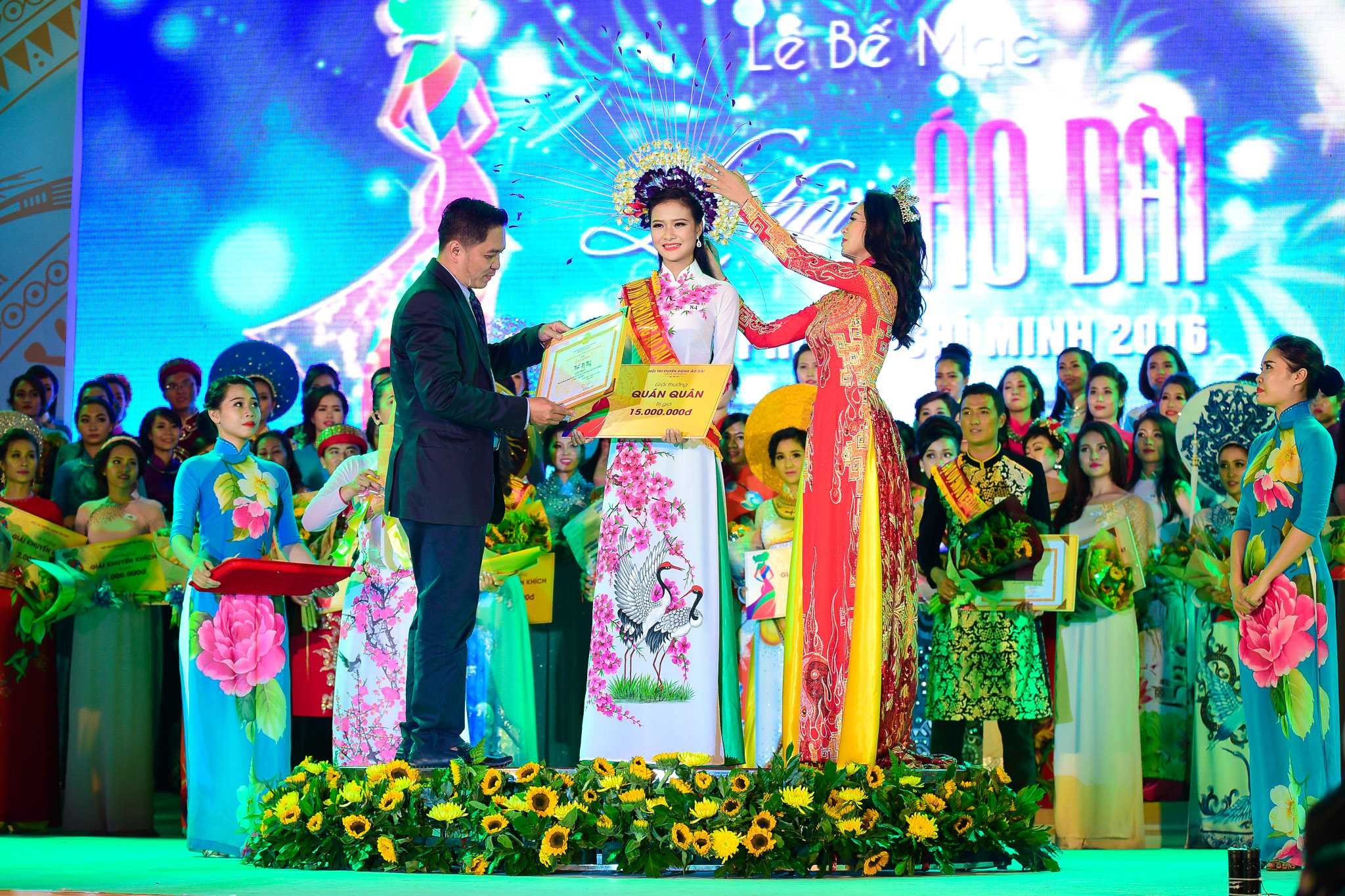 Trần Thị Thuỷ, sinh năm 1994 đến từ Hội Liên hiệp Thanh Niên Quận 10 đã đoạt quán quân Duyên dáng áo dài mùa 3