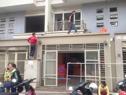 Nhiều hộ dân bị hư hại nhẹ đang tích cực sửa nhà ở