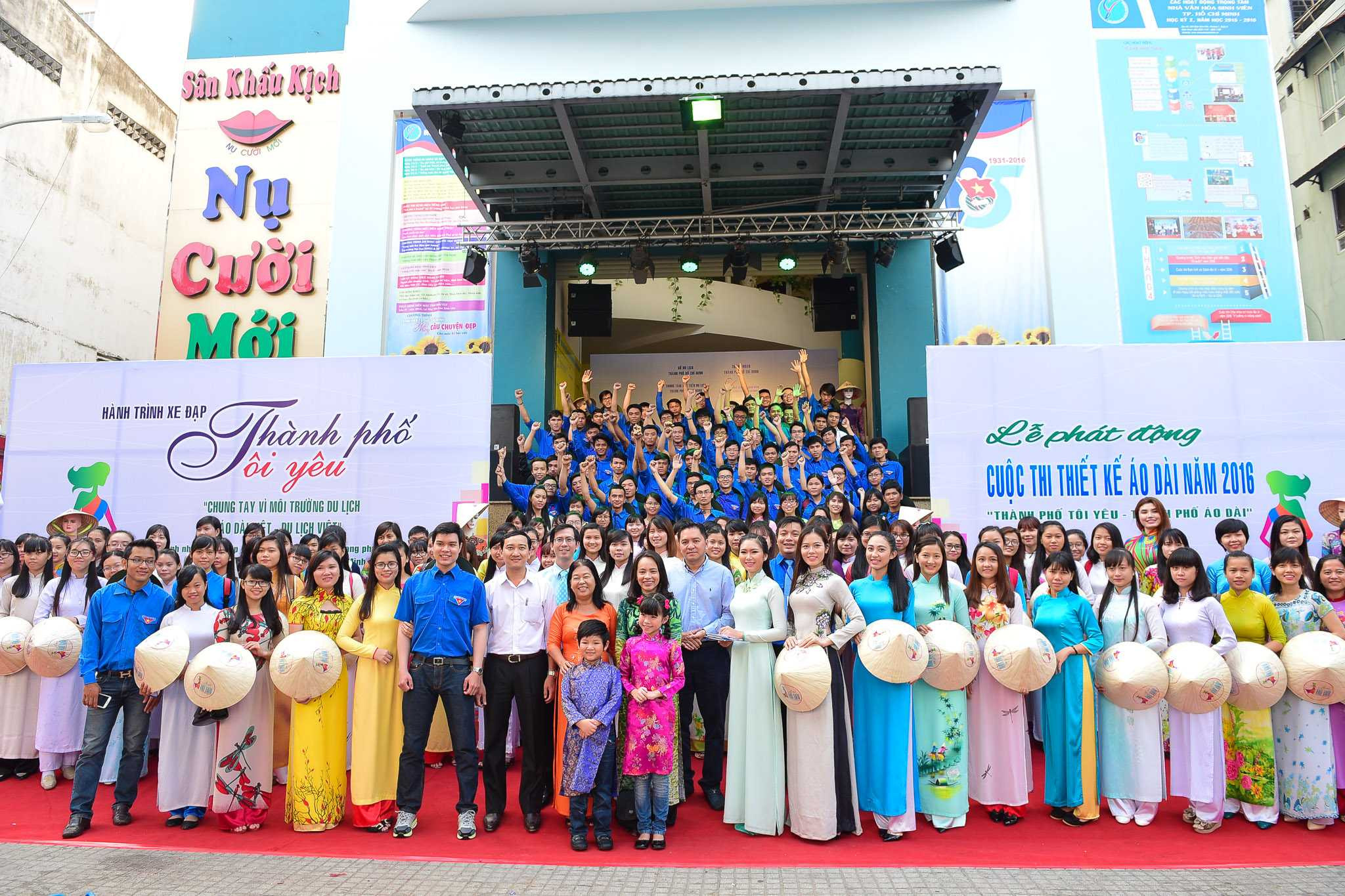 Sài Gòn rợp áo dài trong hành trình xe đạp 'Áo dài Viêt- Du lịch Việt'