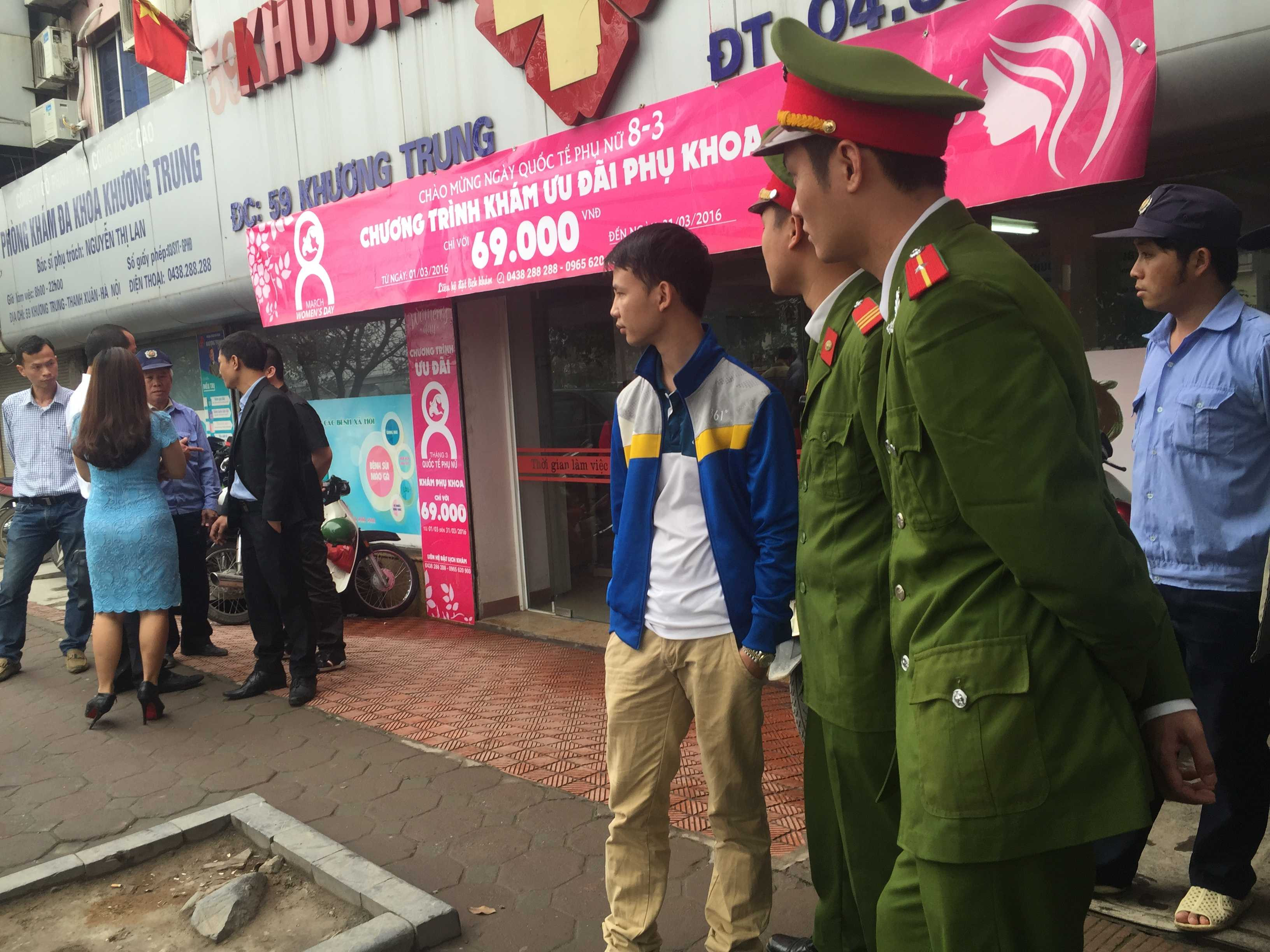 Công an phường Khương Trung có mặt tại nơi xảy ra vụ việc