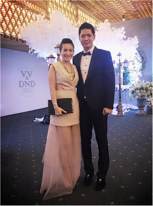 Bình Minh và bà xã tại tiệc cưới Victor Vũ – Đinh Ngọc Diệp