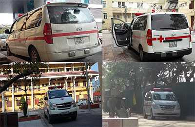 Những chiếc xe cấp cứu mang biển trắng, không có logo phòng khám hay doanh nghiệp vận tải nào thản nhiên đậu chờ đón khách trong khuôn viên Bệnh viện đa khoa Thái Bình. Ảnh H.H