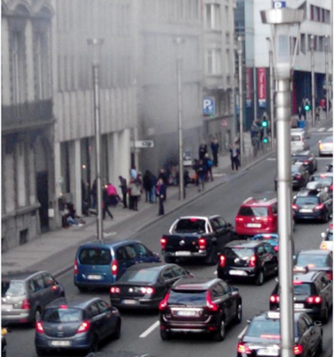 Sau đó không lâu, một vụ nổ khác vừa xảy ra ở ga tàu điện ngầm Maalbeek nằm ngay gần trụ sở của Liên minh châu Âu (EU) đặt tại thủ đô Brussel, Bỉ. 