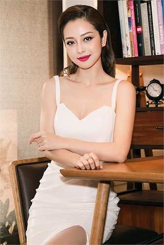 Cùng ngắm thêm vẻ sexy khó cưỡng của Jennifer Phạm: