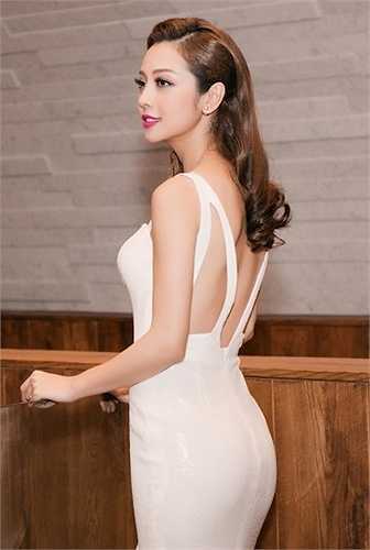 Cô muốn tập trung hết sức cho cuộc thi Vip Dance 2016 vì lịch tập luyện cho chương trình khá dày đặc.