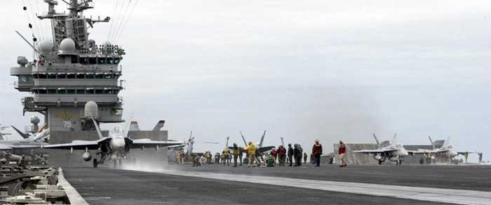 Chiến cơ F/A 18 xuất kích trên sàn tàu USS Harry S. Truman (CVN 75)