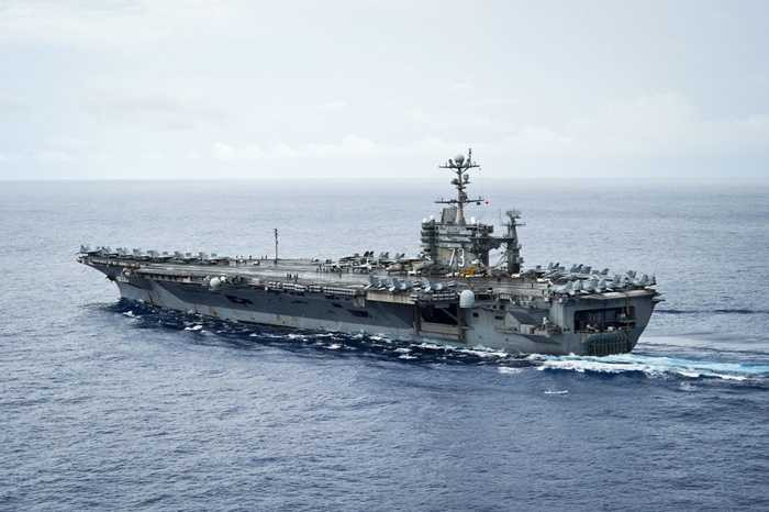 USS George Washington (CVN 73) rẽ sóng Thái Bình Dương