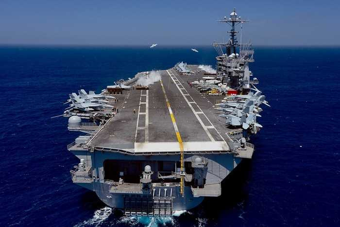 Các máy bay xuất kích từ tàu USS John C. Stennis