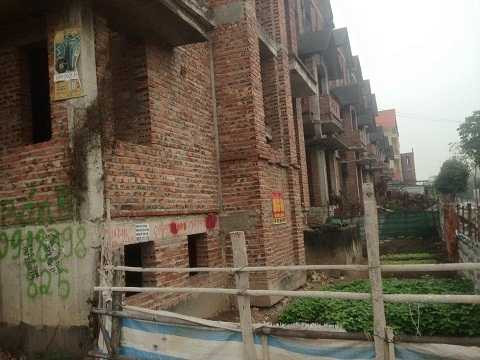 Sau 8 năm khu biệt thự này vẫn bị bỏ hoang Sau 8 năm khu biệt thự này vẫn bị bỏ hoang