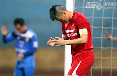 Công Vinh ăn mừng bàn thắng vào lưới Than Quảng Ninh (Ảnh: Quang Minh)