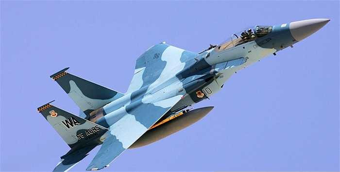 F-15C-27-MC Eagle sơn rằn ri hải quân của Mỹ
