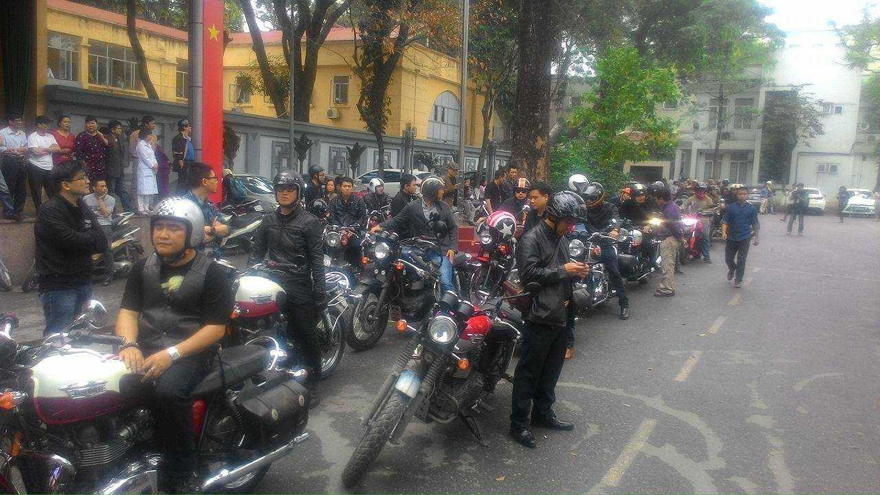 Đoàn xe phân khối lớn tiễn đưa rocker Trần Lập