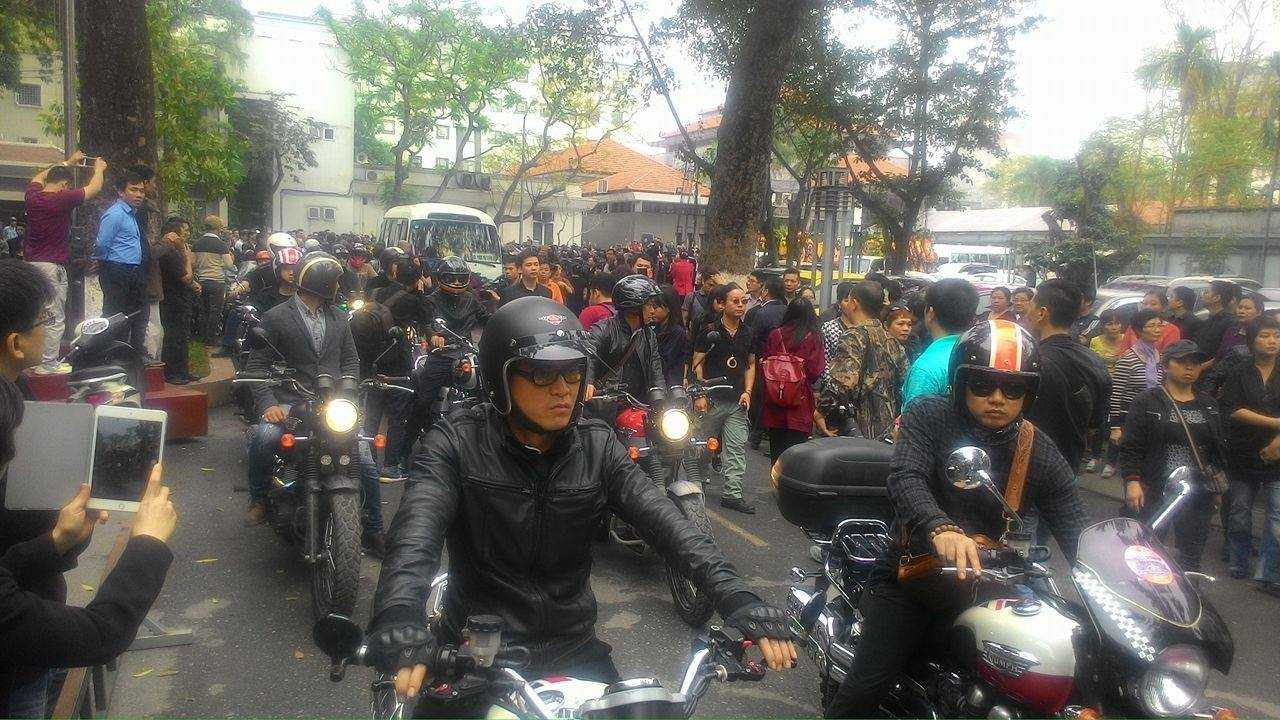 Đoàn xe phân khối lớn tiễn đưa rocker Trần Lập