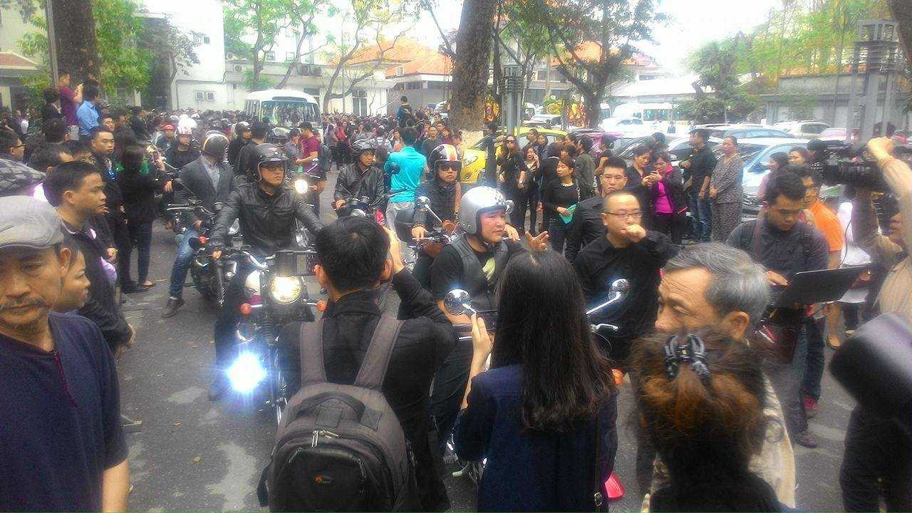 Đoàn xe phân khối lớn tiễn đưa rocker Trần Lập