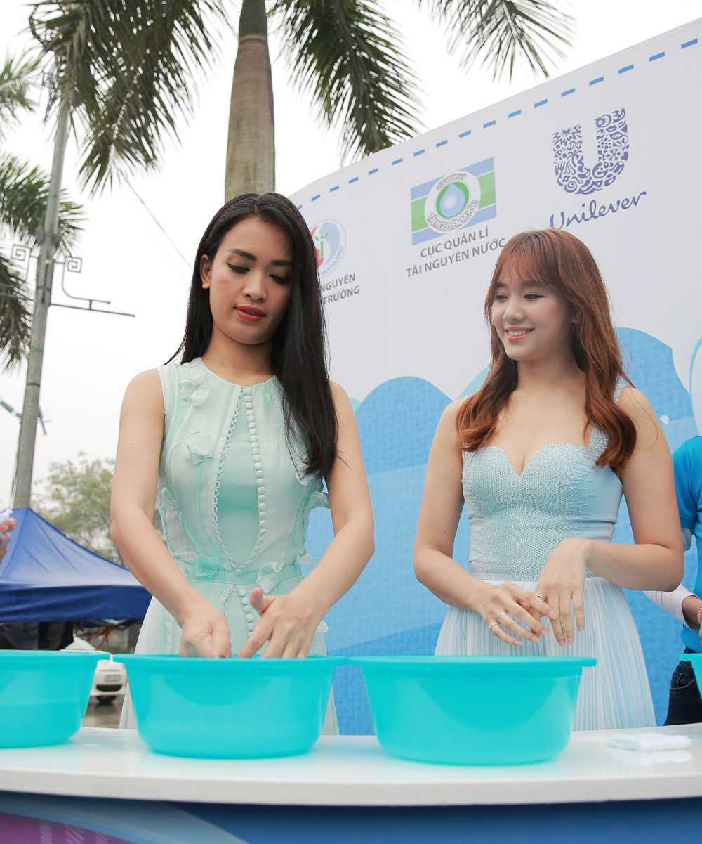 Sự xuất hiện của Hari Won và Ái Phương trong chương trình này khiến người dân