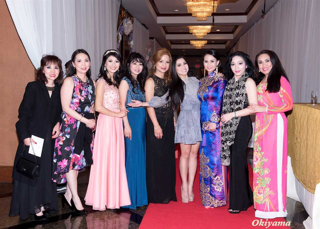 Hoa hậu Sương Đặng diện áo dài cung đình dự event trên đất Mỹ