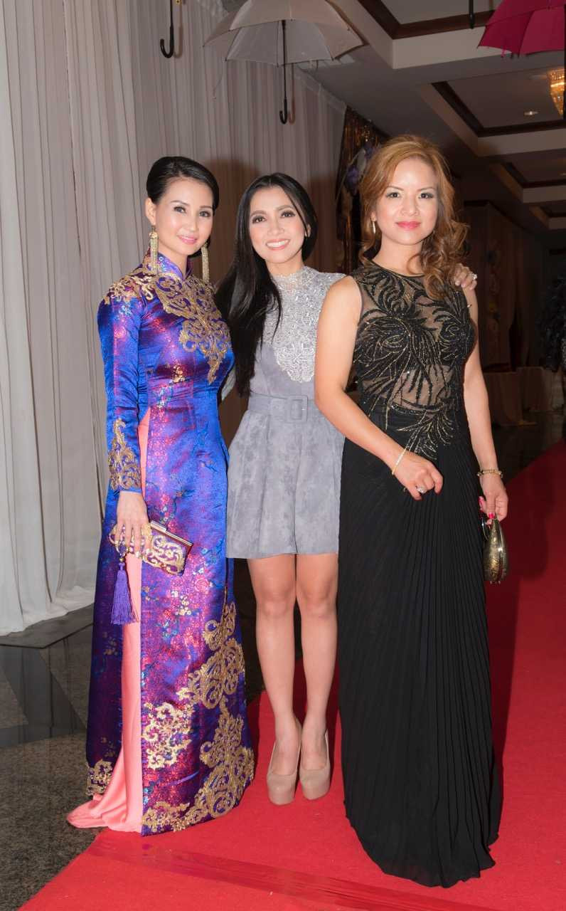 Hoa hậu Sương Đặng diện áo dài cung đình dự event trên đất Mỹ