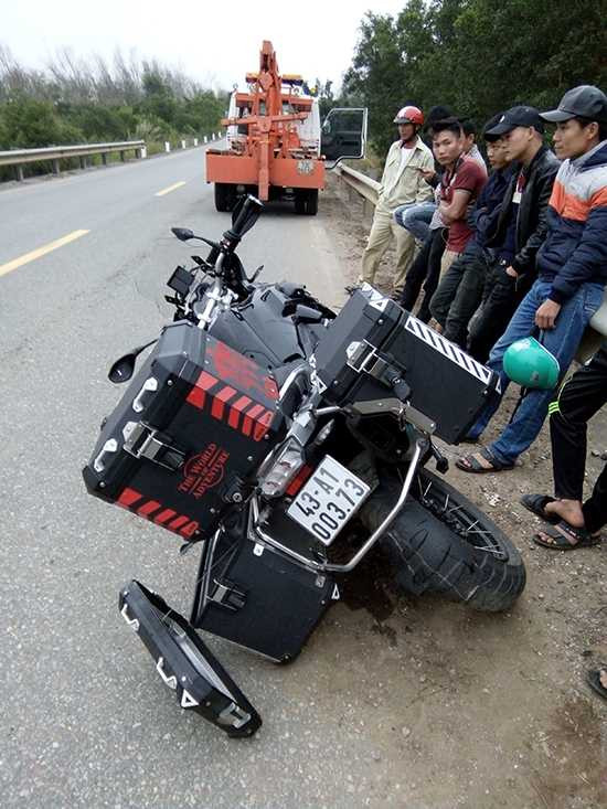 Chiếc mô tô bạc tỷ tông vào ta - luy đường khiến hai người tử vong. (Ảnh: VKS huyện Bố Trạch - Quảng Bình).