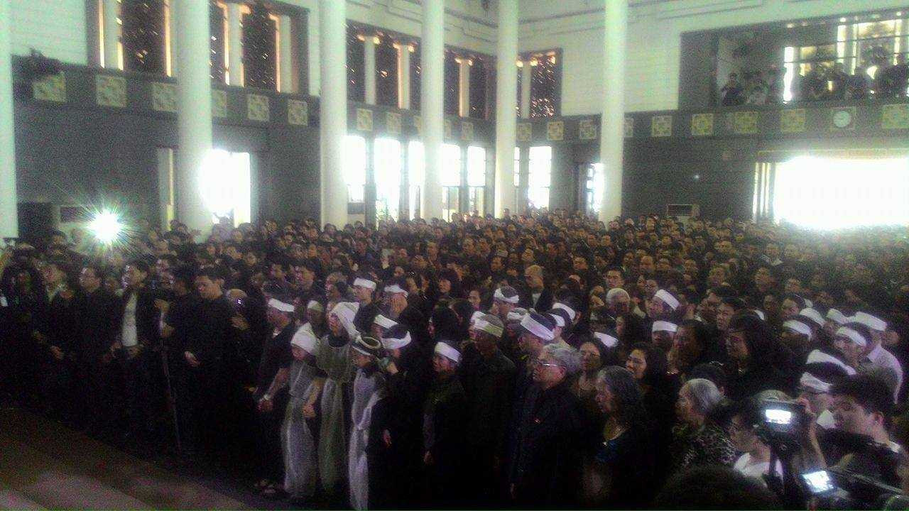 Ông Đinh La Thăng đến viếng rocker Trần Lập