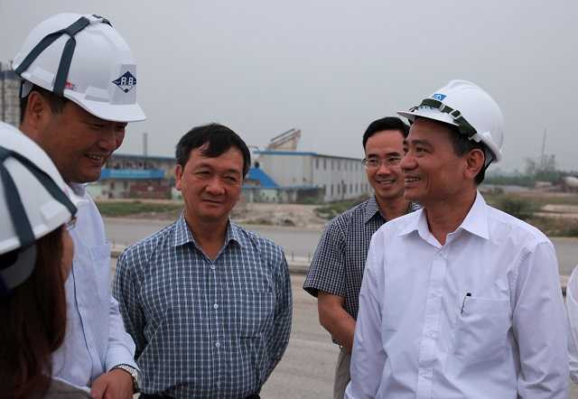 Theo ông Đào Văn Chiến, Chủ tịch HĐQT VIDIFI (Người đứng thứ 3, từ phải sang): Đợt tăng phí lần này là bất khả kháng. Nếu không tăng phí doanh nghiệp sẽ lâm nguy. (Ảnh minh họa internet)