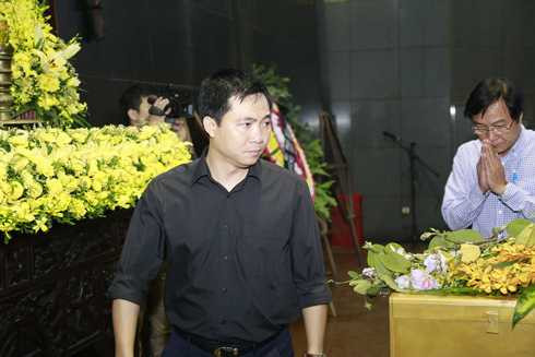 Vợ con nghẹn ngào đau xót trong tang lễ Trần Lập