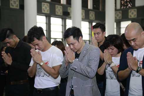 Xuân Bắc, Tự Long an ủi các con của rocker Trần Lập trong tang lễ