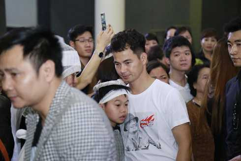 Xuân Bắc, Tự Long an ủi các con của rocker Trần Lập trong tang lễ