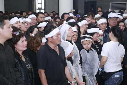 Xuân Bắc, Tự Long an ủi các con của rocker Trần Lập trong tang lễ