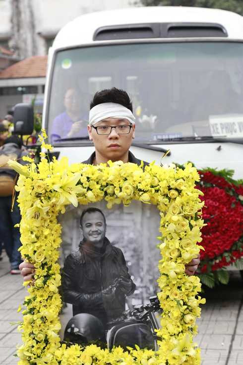 Xuân Bắc, Tự Long an ủi các con của rocker Trần Lập trong tang lễ