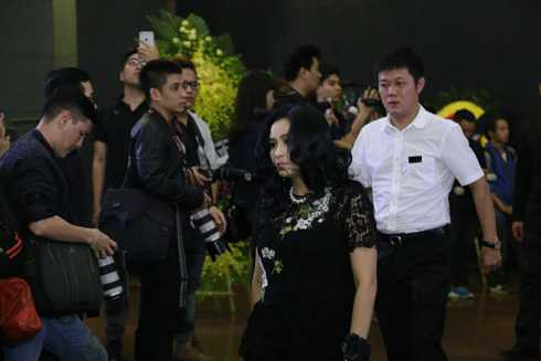 Xuân Bắc, Tự Long an ủi các con của rocker Trần Lập trong tang lễ