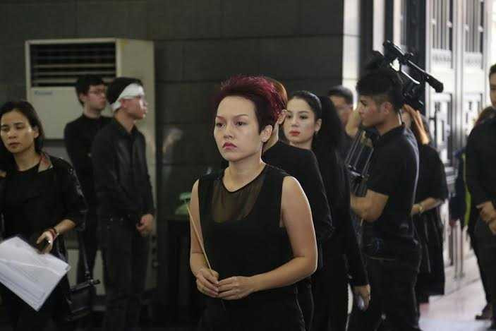 Thái Thùy Linh buồn rầu tiễn đưa Trần Lập