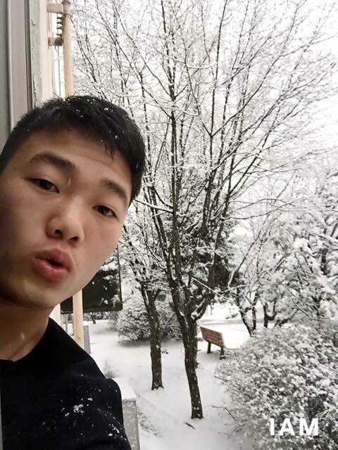 Xuân Trường đón tuyết rơi ơ Hàn Quốc